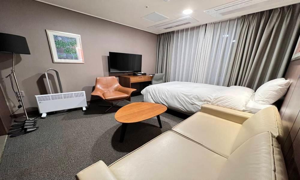 Raonstay In Perla Hotel Jinju Exteriör bild