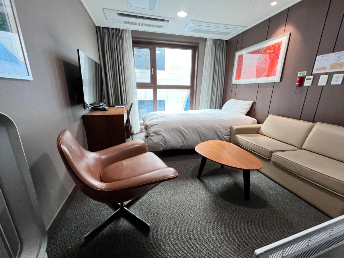 Raonstay In Perla Hotel Jinju Exteriör bild